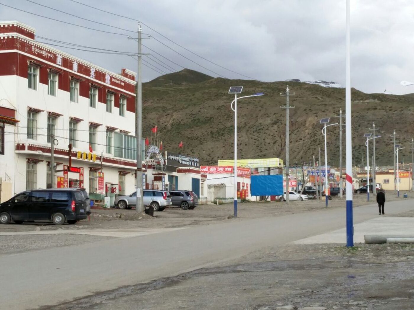 Darchen has a small shopping area